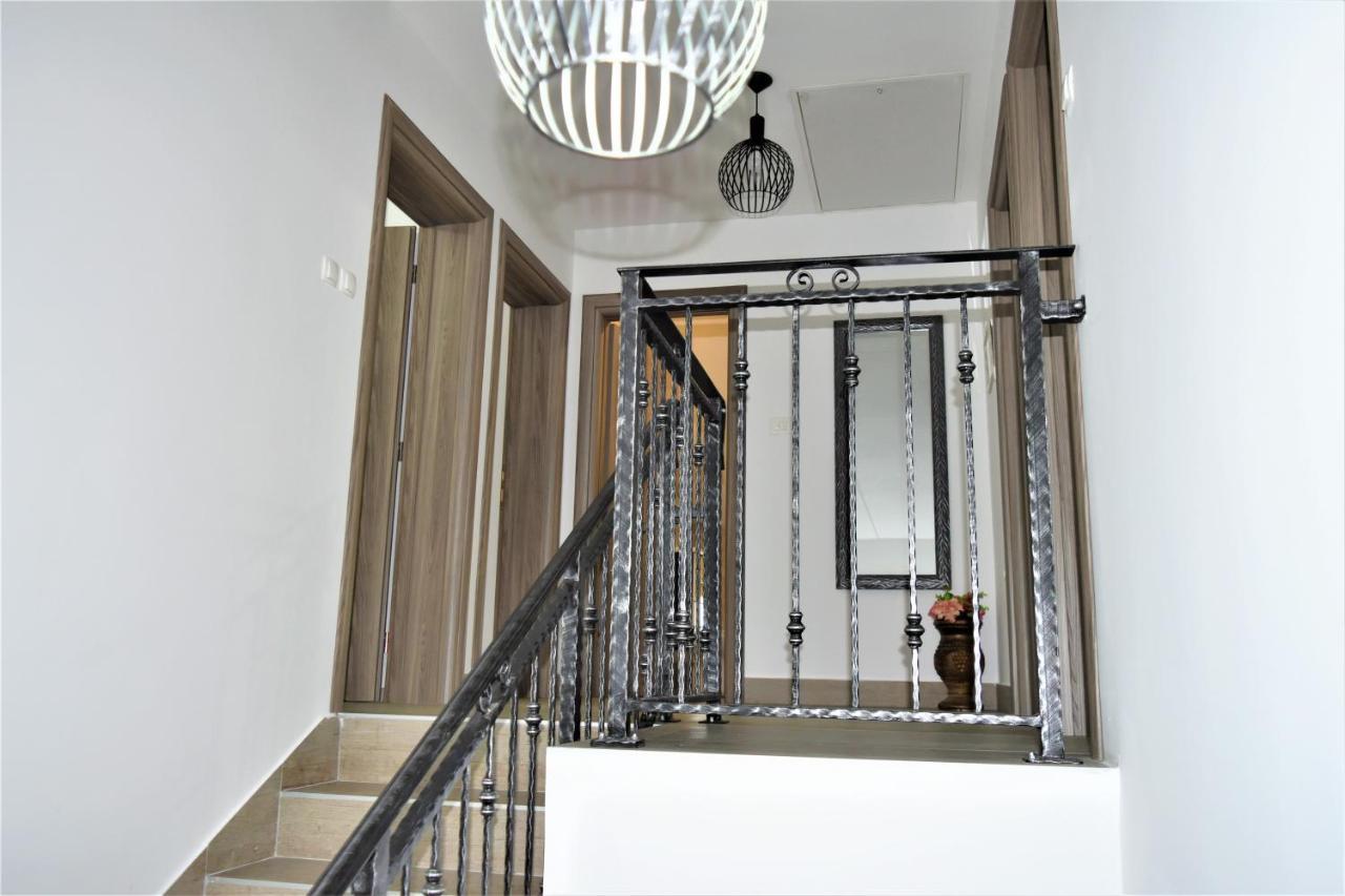 Guest House Tonka Оточац Экстерьер фото