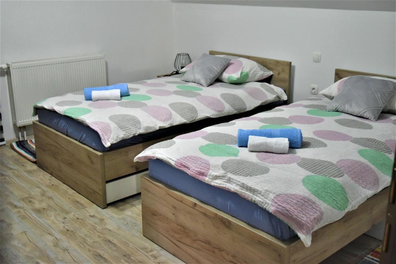 Guest House Tonka Оточац Экстерьер фото