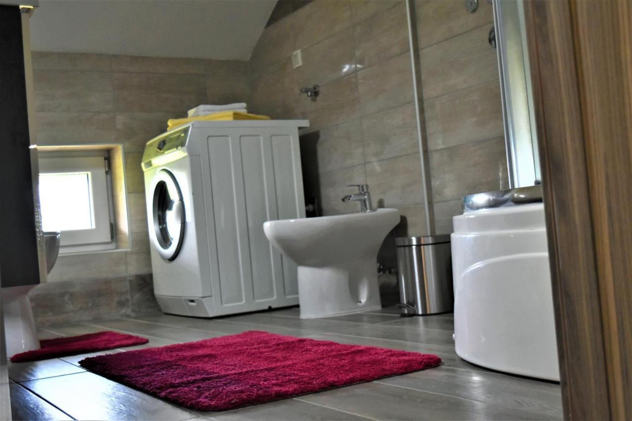 Guest House Tonka Оточац Экстерьер фото